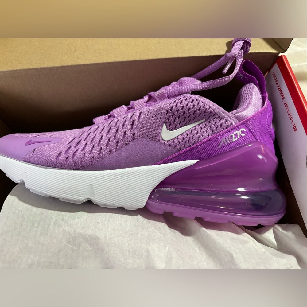 NIB Nike Air Max 270. Girls size 4